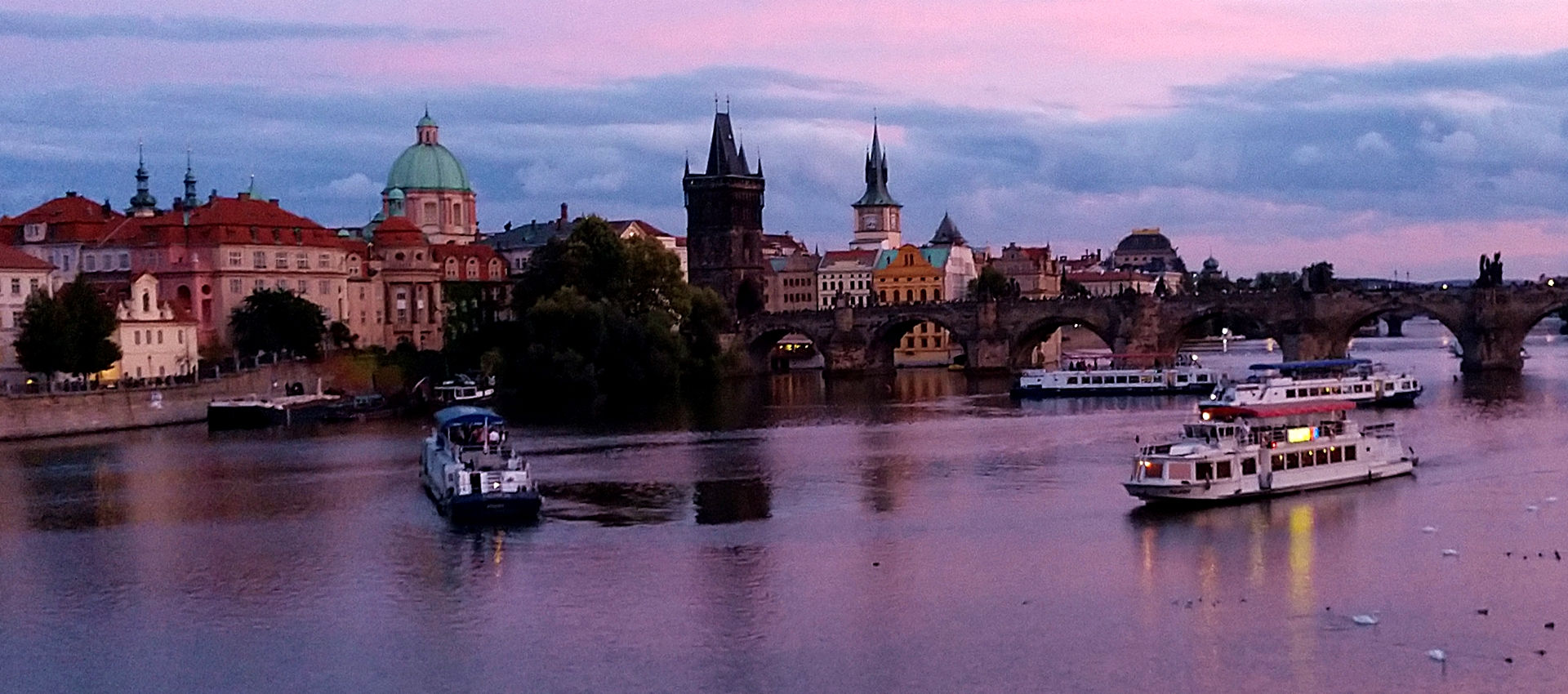 prague-bridge-1920.jpg